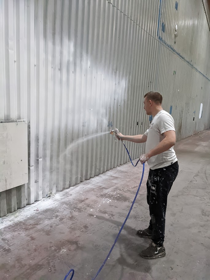 Decorator Spraying image