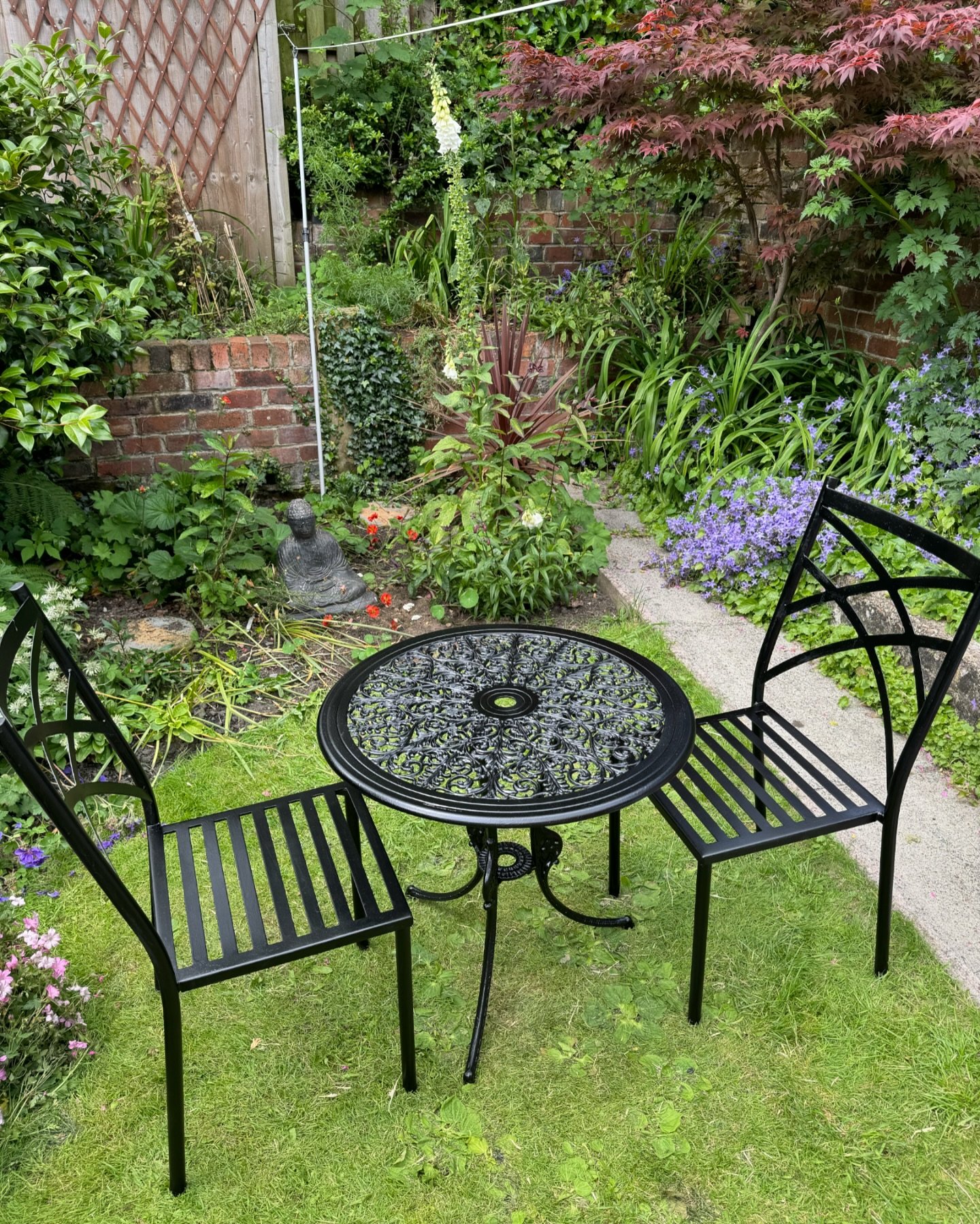 Spraying garden furniture image