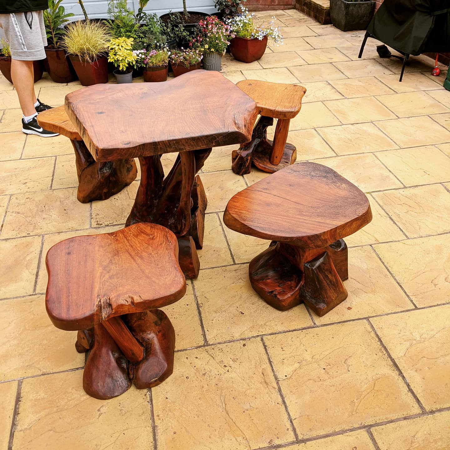 tree table and stools image